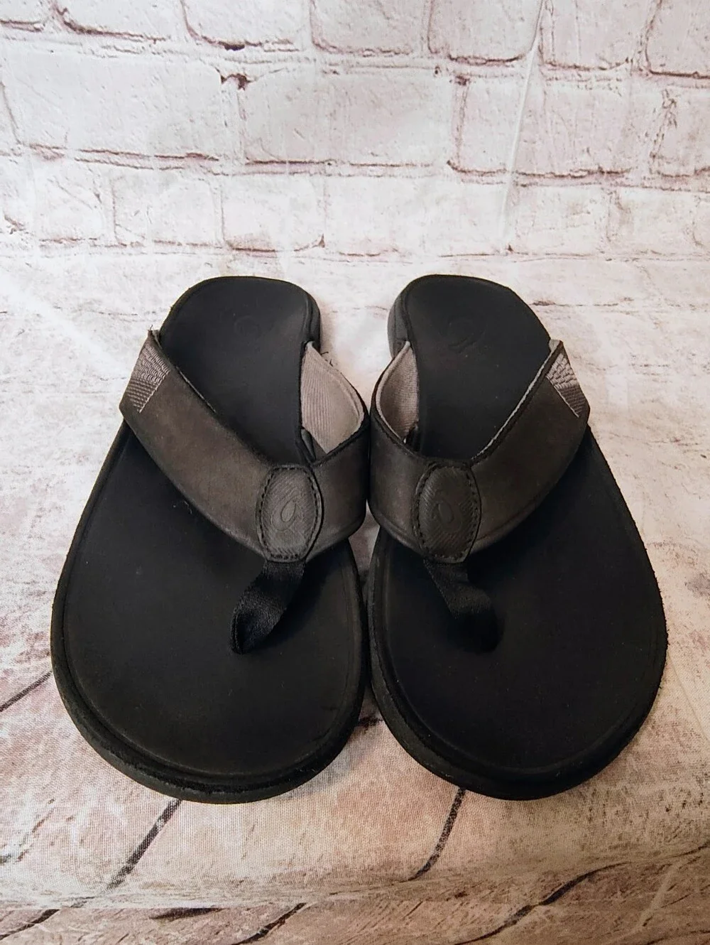 Olukai Tuahine Black Sz 10 Flip Flops Sandals